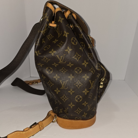 Louis Vuitton Brown Backpack with Monogram Pattern and Leather Trim - Picture 4 of 8
